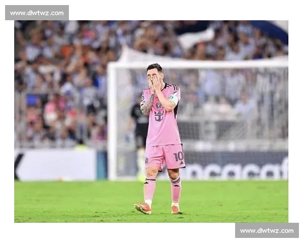 甲亢哥社媒晒梅西无视瞬间：3700 万粉丝网红遭遇追星滑铁卢