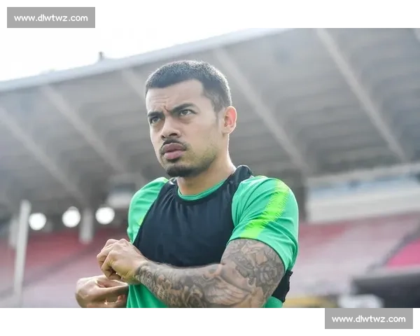 卡里乌斯沙尔克封神后首秀！携田径女神阿丽卡 - 施密特亮相活动